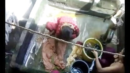 रेबेका वोलपेट्टी और उसकी प्रेमिका एक त्रिगुट की सेक्सी फिल्म फुल फुल सवारी करती हैं