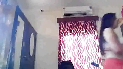 माँ अपने सौतेले बेटे और एक दोस्त के साथ तिकड़ी बनाती है फुल सेक्स हिंदी मूवी