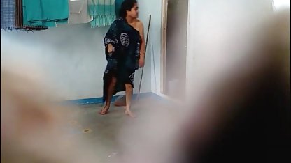 दो एशियाई उसे सुखद फुल हिंदी सेक्सी मूवी अंत के साथ एक मालिश देते हैं