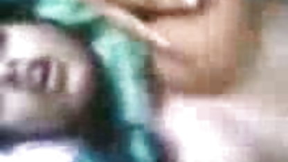 मां अपनी बेटी को लड़के की पूंछ खाते हुए फुल सेक्सी हिंदी देखती है