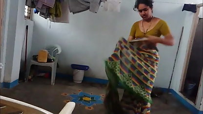 लेस्बियन पार्टी को सेक्सी वीडियो फुल फिल्म स्नेह से छूते हुए