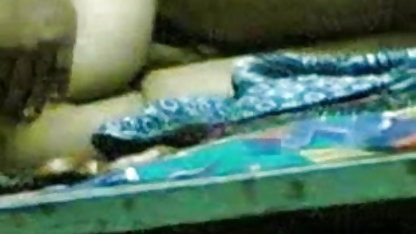वह अपनी पीठ के दर्द को चुदाई बफ फुल सेक्सी फिल्म से ठीक करता है