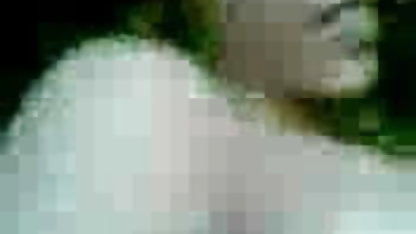 गृहिणी अपने युवा पड़ोसी को फुल हिंदी सेक्सी फिल्म बहकाती है