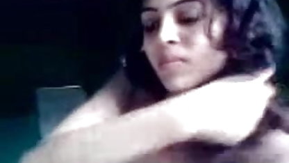 उसका पति उसे एक और मुर्गा उसके मुंह में पकड़ता फुल सेक्सी पिक्चर वीडियो है