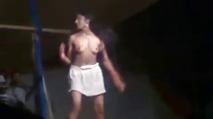 अगस्त एम्स की सौतेली माँ उसके साथ खेलती फुल सेक्सी अंग्रेजी में है