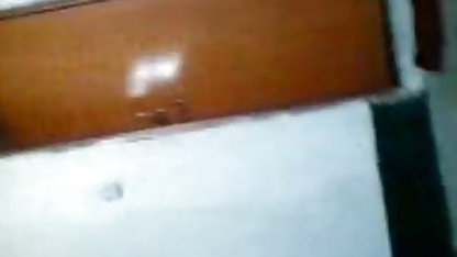 Transvestite HD फुल सेक्सी मूवी नेपाली में एक XXX मॉडल को चोदता है