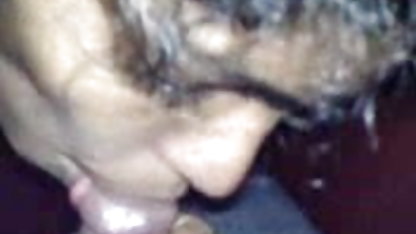टैटू वाला व्यक्ति अपने गुदा को एक किन्नर को मारता इंडियन फुल सेक्सी फिल्म है