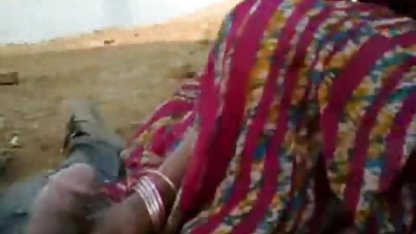 कामुक रेडहेड मधुमक्खियों को फुल सेक्सी ब्लू फिल्म शहद की तरह एक मुर्गा की ओर आकर्षित करता है