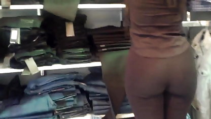 एक आदमी फुल सेक्सी मूवी वीडियो एक tranny को एक blowjob देता है