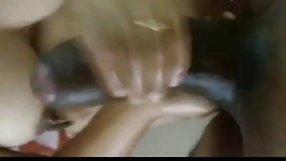 स्पेनिश फुल सेक्सी इंग्लिश मूवी सोफे पर एक गंजे आदमी का मुर्गा बेकार है