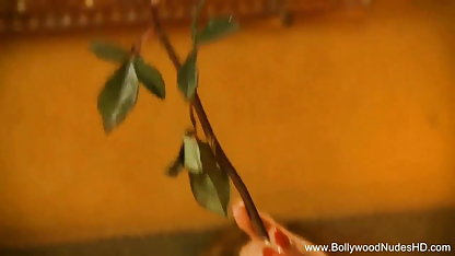 काले संगीतकार को एक सेक्सी युवा लड़की के साथ जोड़ा जाता अंग्रेजों की फुल सेक्स है