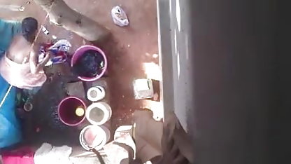 वह अपने भाई सेक्सी फुल मूवी पिक्चर की जासूसी करती है