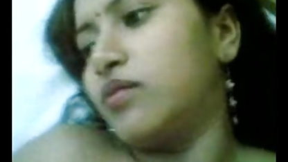 वह अपने हिंदी में फुल सेक्स मूवी प्रेमी को एक किशोर के साथ शॉवर में पकड़ती है