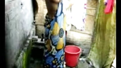 तारा हॉलिडे अपनी 18 साल की बेटी के साथ मुर्गा साझा करती है फुल सेक्स फुल फिल्म