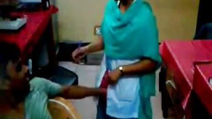 अरब किशोर बेब एक डिल्डो के साथ सेक्सी फुल सेक्सी हस्तमैथुन करता है